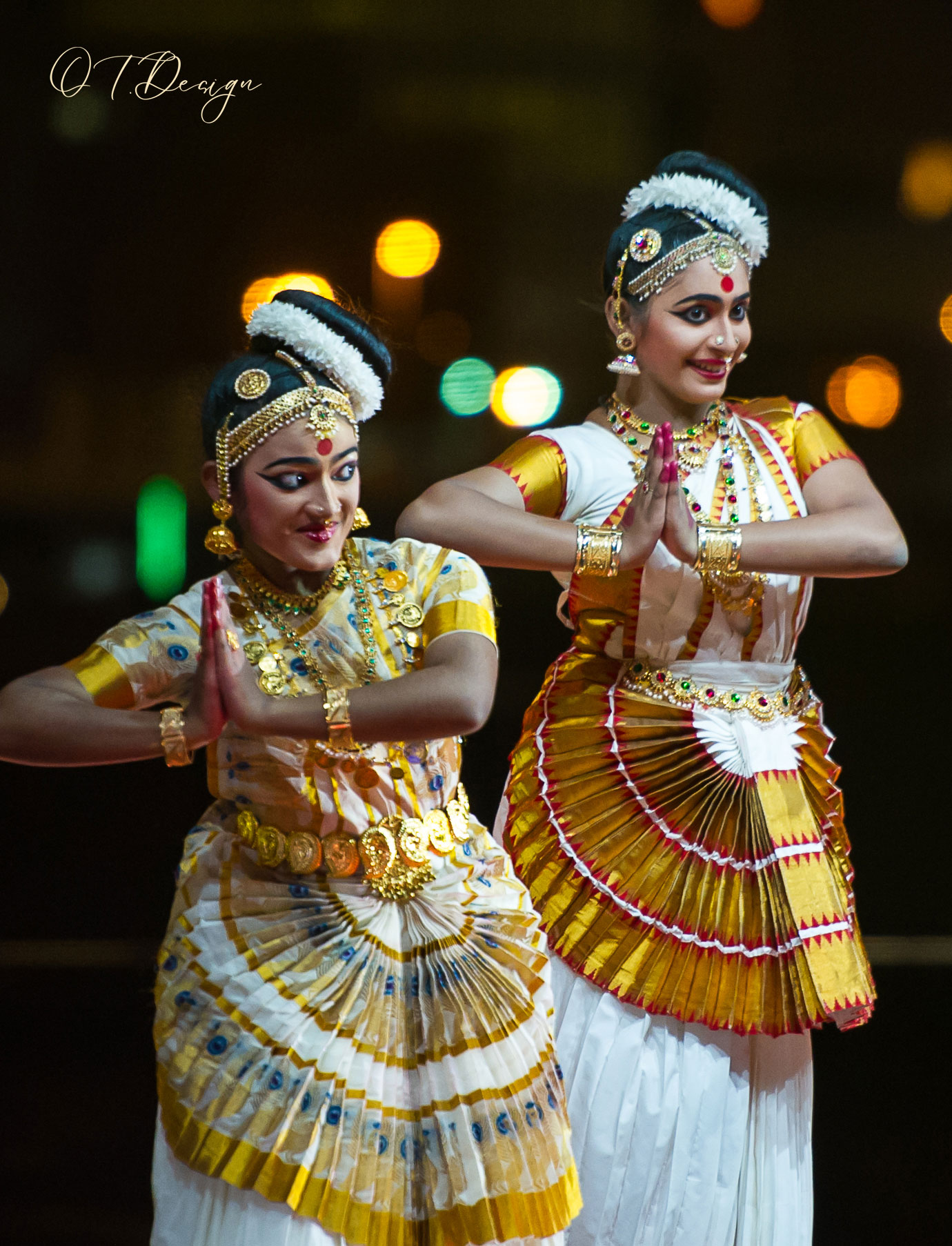 Two ladies performing a traditional dance of Sri Lanka in Colombo