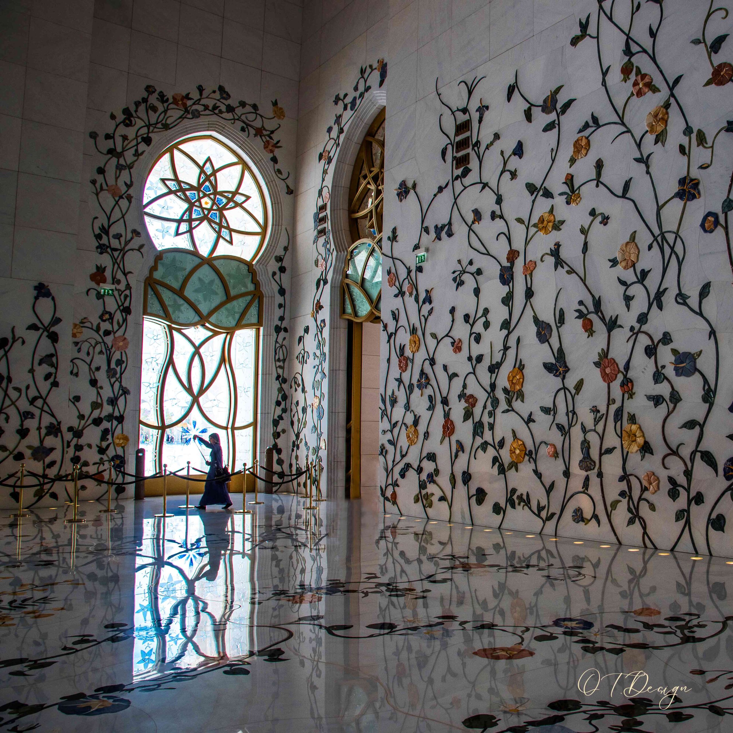 Mural design inside the Sheikh Zayed Grand Mosque in Abu Dhabi, UAE